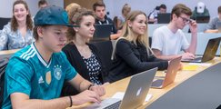 Study atmosphere HDBW - Students in the lecture hall