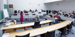 Study atmosphere HDBW Study atmosphere HDBW - Lecturer in the lecture hall