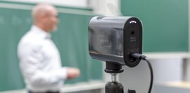 Teaching atmosphere HDBW - Professor in front of webcam
