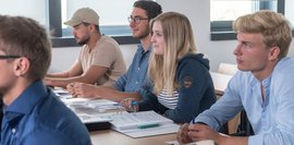 Study atmosphere at HDBW - Students in seminar room