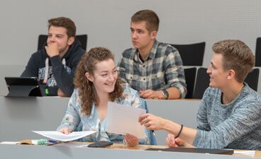 Why study at HDBW? Why study at HDBW? - Students in lecture hall